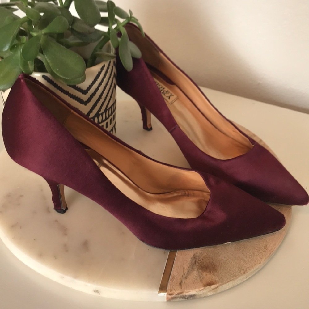 Badgley Mischka maroon satin pointed toe pumps!